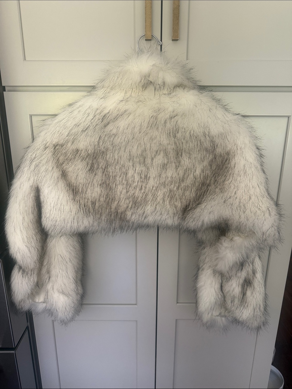 Faux Fur White Shrug Vest by BABEYOND - Picture 7 of 12